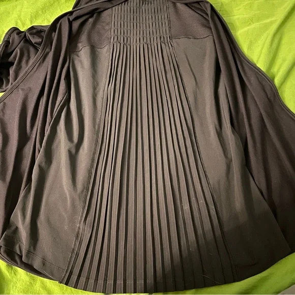 Lululemon Making Moves Pleated Back Rulu Black Long Sleeve Shirt - Picture 4 of 12